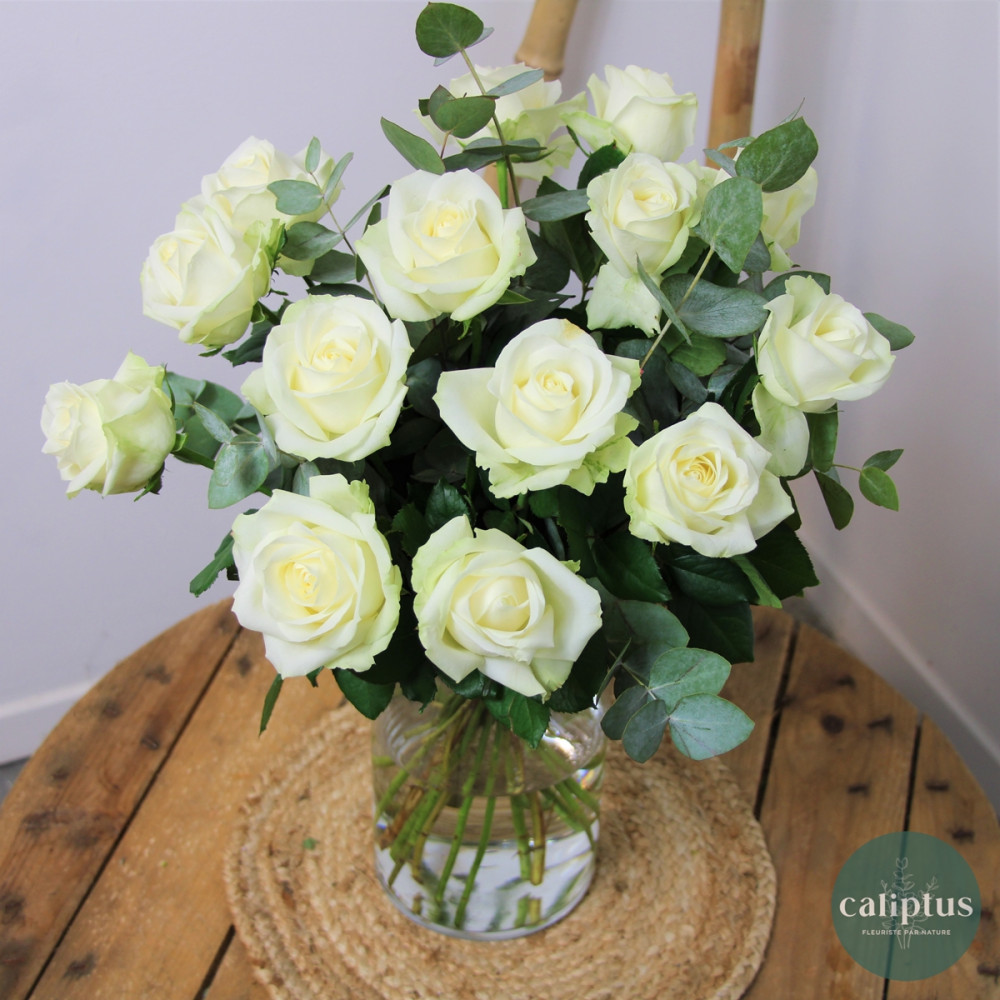Livraison de Bouquet Pureté Roses Blanches 60cm à domicile en 24 he...