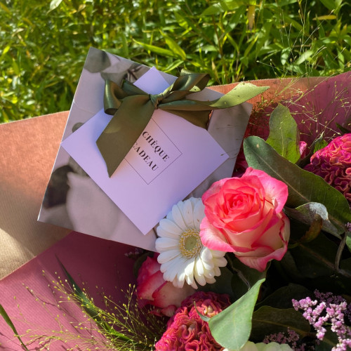 Pack Bouquet et sa Carte Cadeau Décorations diverses pas cher caliptus